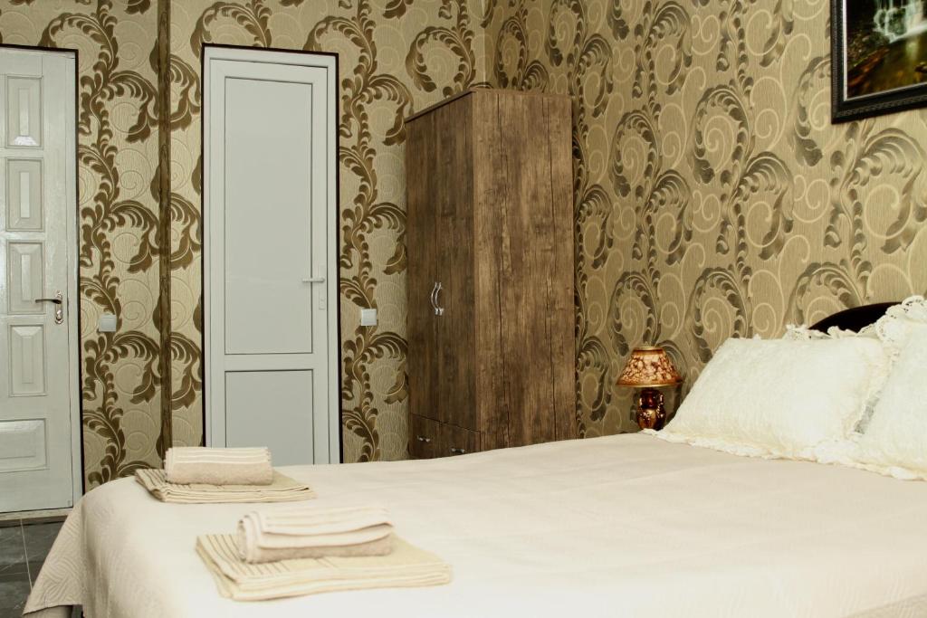 Georgian Hosts Tbilisi room 1